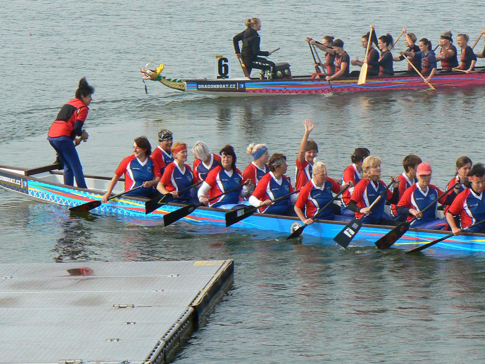 Rozjížďka 1. 2000 m ženyJedeme na start